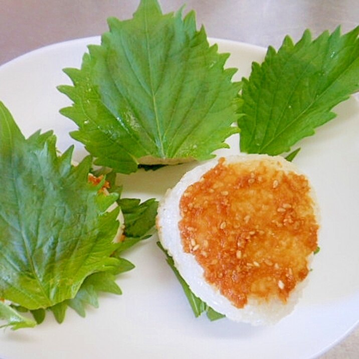 フライパンでゴマ味噌焼きおにぎり